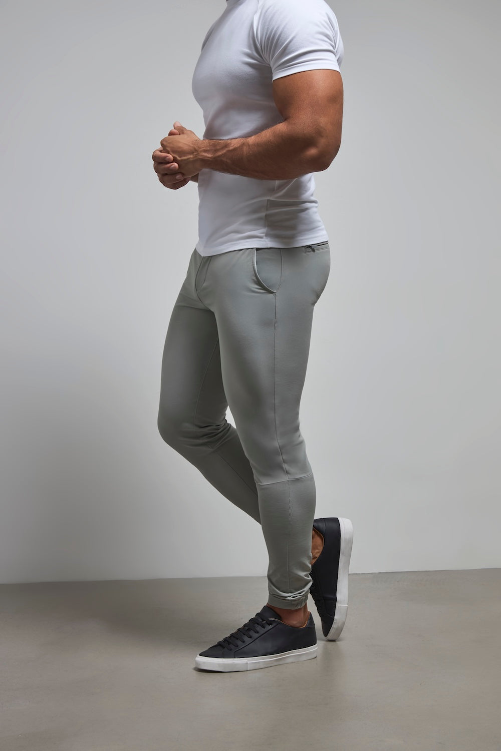 Athletic Fit Essential Pants in Dark Chocolate